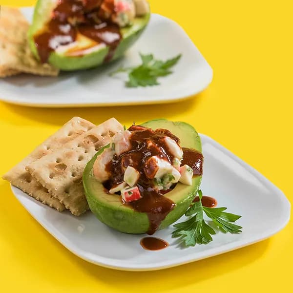 Aguacates Rellenos de Surimi con Camarones