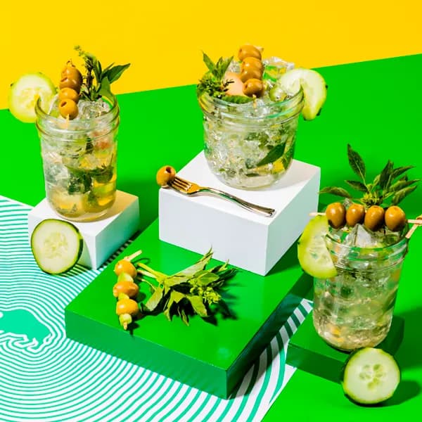 Gin Tonic con Aceitunas y Pepino
